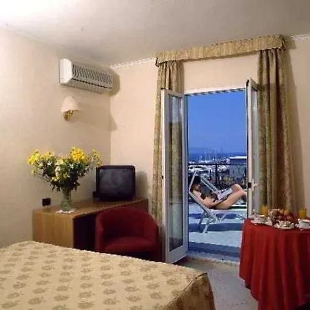 Stella Hotel 3*